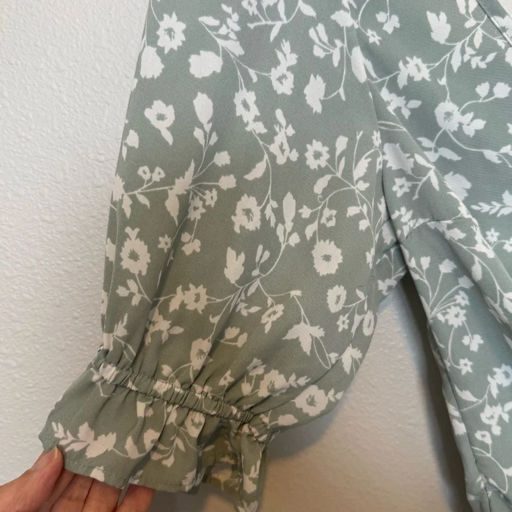 Abercrombie & Fitch Sage Floral Cinched front Blouse Size XS